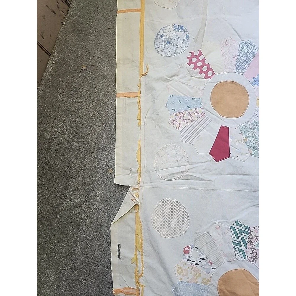 Vintage 1930s–40s Dresden Plate Quilt Top old sheet Fabrics 76 x 87 - Picture 8 of 9